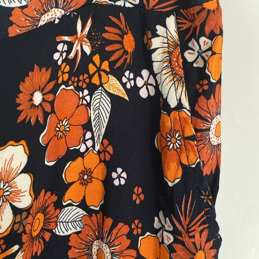 XL floral, flowy wide leg pants - Picture 5 of 9